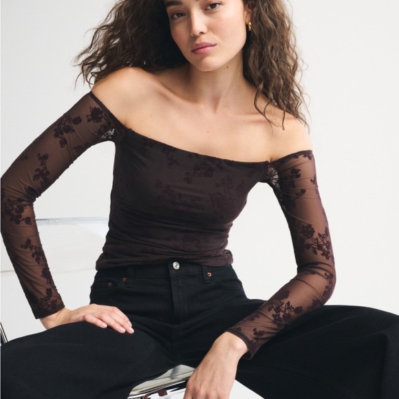 Abercrombie & Fitch Tops - Abercrombie & Fitch Bra Free Off the Shoulder Long Sleeve Top